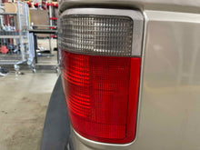 Load image into Gallery viewer, OUTER TAIL LIGHT LAMP Range Rover 2000 00 2001 01 2002 02 Right - NW429314

