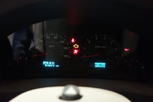 Load image into Gallery viewer, SPEEDOMETER CLUSTER Jeep Grand Cherokee 2005 05 - NW159037
