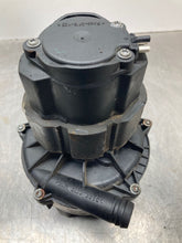 Load image into Gallery viewer, AIR INJECTION PUMP SMOG Mercedes CL500 G500 C320 ML320 98 99 00 01 02 03 04 - 06 - NW429697
