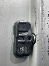Load image into Gallery viewer, WHEEL RIM Venza 09-13 19x7-1/2 ALLOY 19x7-1/2, 5 lug, 4-1/2" - NW430116
