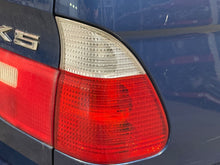 Load image into Gallery viewer, OUTER TAIL LIGHT LAMP BMW X5 00 01 02 03 Right - NW432788
