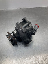 Load image into Gallery viewer, POWER STEERING PUMP 530i 525i 2006 06 - NW433891
