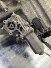 Load image into Gallery viewer, TRANSFER CASE Land Rover LR3 LR4 Range Rover Sport 2005 05 2006 06 07 08 09 - 11 - NW177063
