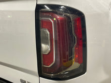 Load image into Gallery viewer, [INVENTORYCAR_YEAR_MAKE_MODEL] TAIL LIGHT LAMP ASSEMBLY Right - NW434533
