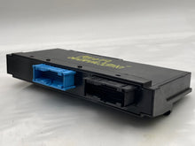 Load image into Gallery viewer, BODY CONTROL MODULE BCM COMPUTER 323i 325ci 325i 330ci 330i 330xi 2006 - NW29306
