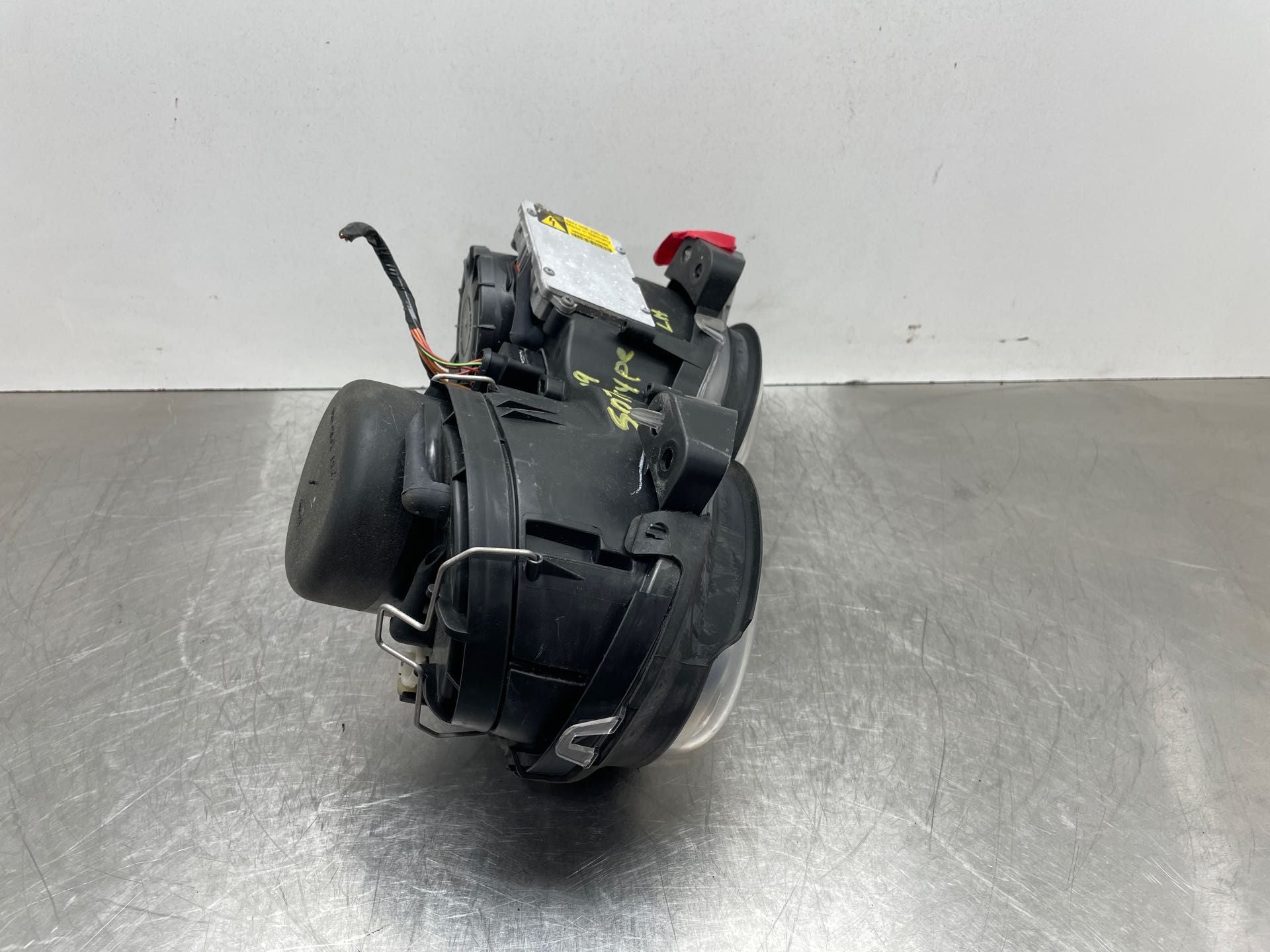thumbnail image 2 of Used Left Driver Side Halogen Headlight For Jaguar X-Type 2001-2008 – Parts/Repair 2 of 6