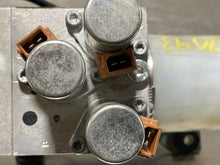 Load image into Gallery viewer, CONVERTIBLE TOP MOTOR Saab 9-3 04 05 06 07 08 09 10 - NW437911
