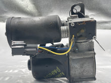Load image into Gallery viewer, Suspension Air Compressor Pump Lincoln Navigator 2010 - NW8326
