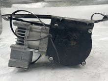 Load image into Gallery viewer, Suspension Air Compressor Pump Lincoln Navigator 2010 - NW8326
