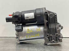Load image into Gallery viewer, SUSPENSION AIR COMPRESSOR PUMP Vanden Pl XJ XJL XJR 2010-2014 - NW439178
