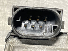 Load image into Gallery viewer, THROTTLE BODY Porsche Cayenne Panamera 2003 03 04 05 06 08 09 10 11 12 13 - NW441662
