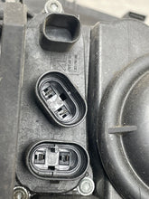 Load image into Gallery viewer, HEADLIGHT LAMP ASSEMBLY 325ci 325i 330ci 330i 330xi 04-06 Right - NW441520
