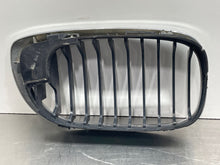 Load image into Gallery viewer, GRILLE BMW 330i 325i 2004 04 2005 05 2006 06 Coupe Upper Right - NW441508
