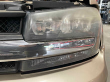Load image into Gallery viewer, HEADLIGHT LAMP ASSEMBLY Trailblazer Trailblazer Ext 02-09 Left - NW564230
