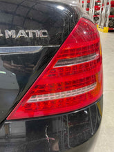 Load image into Gallery viewer, [INVENTORYCAR_YEAR_MAKE_MODEL] TAIL LIGHT LAMP ASSEMBLY Right - NW442801
