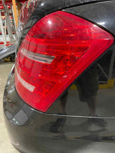 Load image into Gallery viewer, [INVENTORYCAR_YEAR_MAKE_MODEL] TAIL LIGHT LAMP ASSEMBLY Right - NW442801
