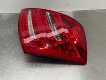 Load image into Gallery viewer, [INVENTORYCAR_YEAR_MAKE_MODEL] TAIL LIGHT LAMP ASSEMBLY Right - NW442801
