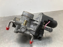 Load image into Gallery viewer, THROTTLE BODY Prius 2001 01 2002 02 03 04 05 06 07 - NW444241

