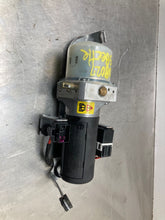 Load image into Gallery viewer, CONVERTIBLE TOP MOTOR Beetle 2003 03 2004 04 2005 05 06 07 08 09 10 - NW445373
