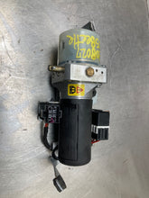 Load image into Gallery viewer, CONVERTIBLE TOP MOTOR Beetle 2003 03 2004 04 2005 05 06 07 08 09 10 - NW445373
