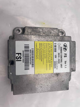 Load image into Gallery viewer, AIR BAG CONTROL MODULE COMPUTER Veloster 2013 13 2014 14 - NW32422
