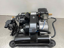 Load image into Gallery viewer, AIR RIDE COMPRESSOR Range Rover 06 07 08 09 10 11 12 13 14 - NW448352
