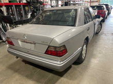 Load image into Gallery viewer, CARRIER ASSEMBLY 300E E300D 1990 90 91 92 93 1995 95 - NW450308
