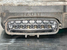 Load image into Gallery viewer, THROTTLE BODY Range Rover Sport LR3 2005 05 2006 06 4.4L - NW450855
