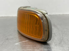 Load image into Gallery viewer, PARKLAMP Sierra 1500 3500 2500 Yukon 1999 99 00 01 02 03 04 05 06 07 Right - NW564102

