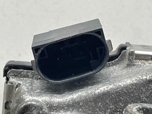 Load image into Gallery viewer, THROTTLE BODY Mercedes B200 2006 06 2007 07 2008 08 2009 09 2010 10 2011 11 - NW457612
