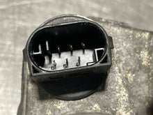 Load image into Gallery viewer, THROTTLE BODY BMW 540 740 X5 Z8 1999 99 00 01 02 03 - NW459098

