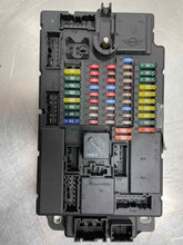 Load image into Gallery viewer, FUSE BOX Cooper Mini 1 Clubman 2008 08 2009 09 - NW459269
