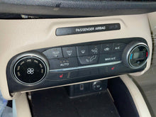 Load image into Gallery viewer, Temperature Controls Ford Escape 2020 - NW465765
