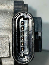 Load image into Gallery viewer, Throttle Body Chevrolet Corvette 2004 - NW515063
