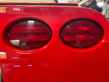 Load image into Gallery viewer, TAIL LIGHT LAMP ASSEMBLY Corvette 97 98 99 00 01 02 03 04 Right - NW466428
