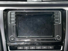 Load image into Gallery viewer, Radio Volkswagen Passat 2017 - NW466675
