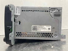 Load image into Gallery viewer, Radio Volkswagen Passat 2017 - NW466675
