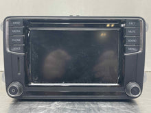 Load image into Gallery viewer, Radio Volkswagen Passat 2017 - NW466675
