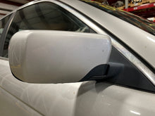 Load image into Gallery viewer, Side View Door Mirror  BMW 528I 2000 - NW467074
