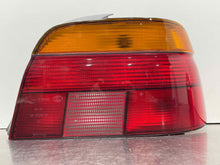 Load image into Gallery viewer, TAIL LIGHT LAMP ASSEMBLY BMW 528i 540i 97 98 99 00 Right - NW467362
