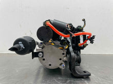 Load image into Gallery viewer, SUSPENSION AIR COMPRESSOR PUMP Vanden Pl XJ XJL XJR 2010-2014 - NW469697
