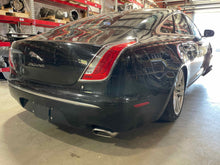 Load image into Gallery viewer, CARRIER ASSEMBLY Vanden Pl XF XFR XJ XJL 13 14 15 16 17 - NW469754
