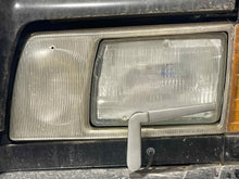 Load image into Gallery viewer, HEADLIGHT LAMP ASSEMBLY 300ce 300d 300E 300sdl 300se 300sel 86-91 Left - NW469871
