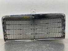 Load image into Gallery viewer, GRILL Mercedes 300D 300E 420 560SEL 86 87 88 89 90 91 - NW469863

