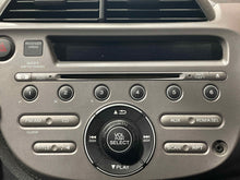 Load image into Gallery viewer, Radio Honda Fit 2009 09 2010 10 AM FM CD MP3 - NW472637

