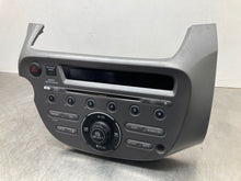 Load image into Gallery viewer, Radio Honda Fit 2009 09 2010 10 AM FM CD MP3 - NW472637
