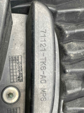 Load image into Gallery viewer, GRILLE Honda FIT Fit EV 09 10 11 12 13 14 - NW472556
