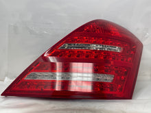Load image into Gallery viewer, [INVENTORYCAR_YEAR_MAKE_MODEL] TAIL LIGHT LAMP ASSEMBLY Right - NW470924
