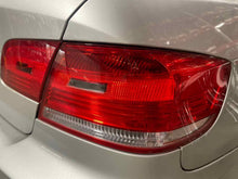 Load image into Gallery viewer, OUTER TAIL LIGHT LAMP BMW 328i 335i M3 07 08 09 10 Right - NW471301
