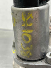 Load image into Gallery viewer, SUSPENSION AIR COMPRESSOR PUMP 535i Gt 550i Gt 740i 740il 750 09-16 - NW471375
